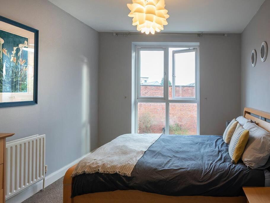 Lovely 2 Bedroom Apt At Ormeau Park W/ Free Parking Belfast Exteriör bild