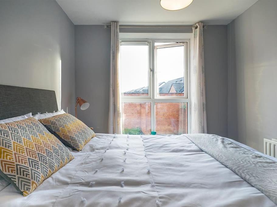Lovely 2 Bedroom Apt At Ormeau Park W/ Free Parking Belfast Exteriör bild